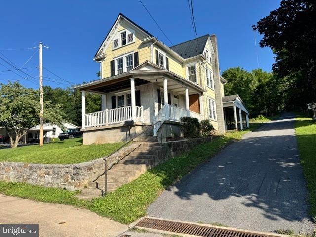 216 N Walnut St