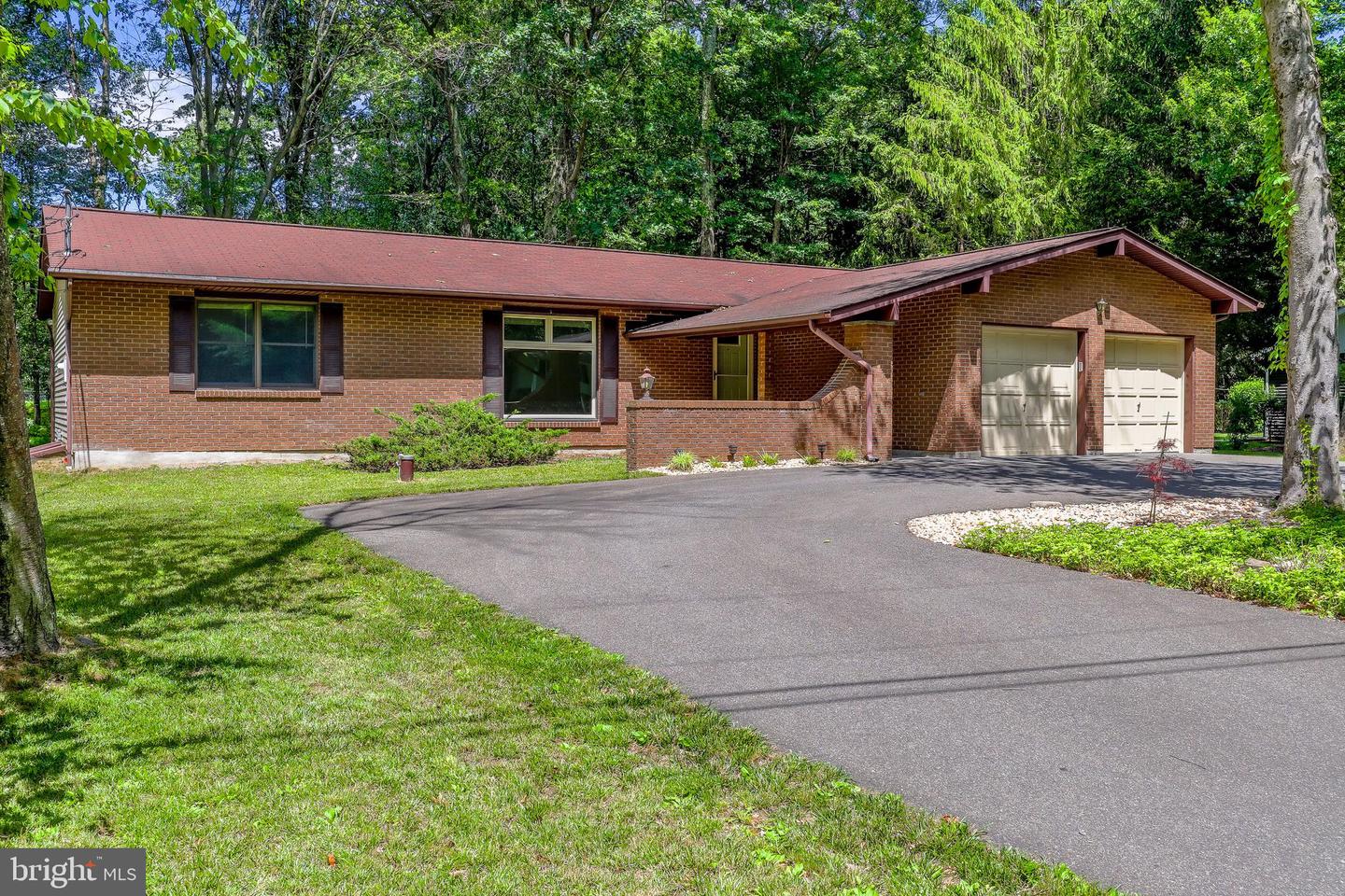 18 Bull Pine Road, East Stroudsburg
