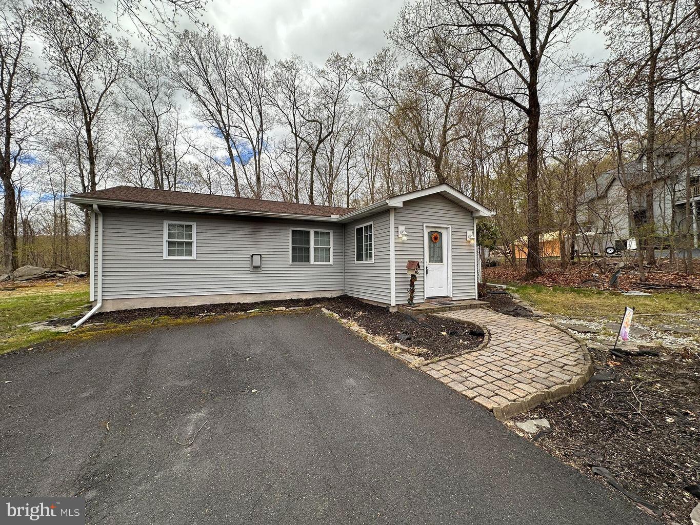 346 Timber Hill Rd, Henryville