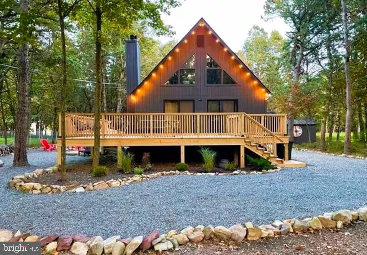 124 White Tail Lane, Long Pond
