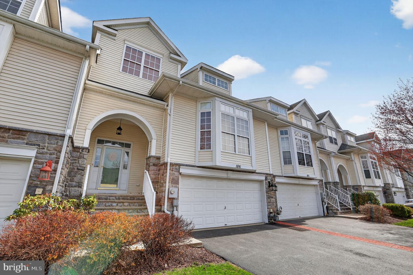 186 Oakmont Court