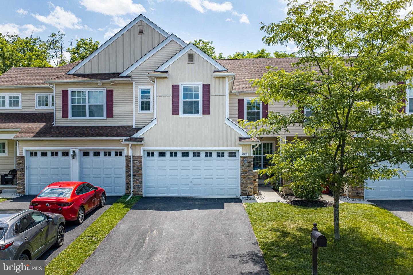 889 Iron Lane