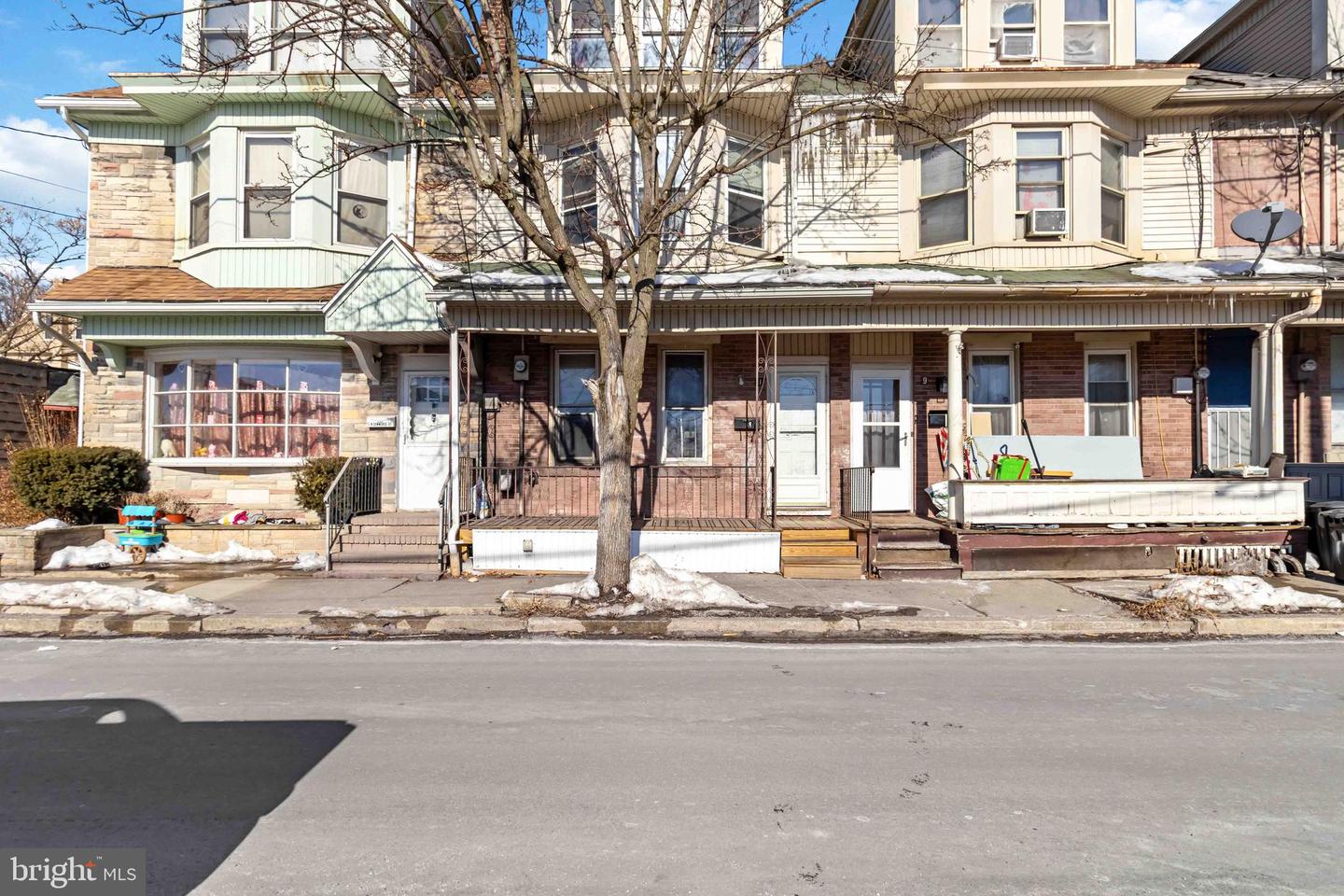 11 W Commerce St