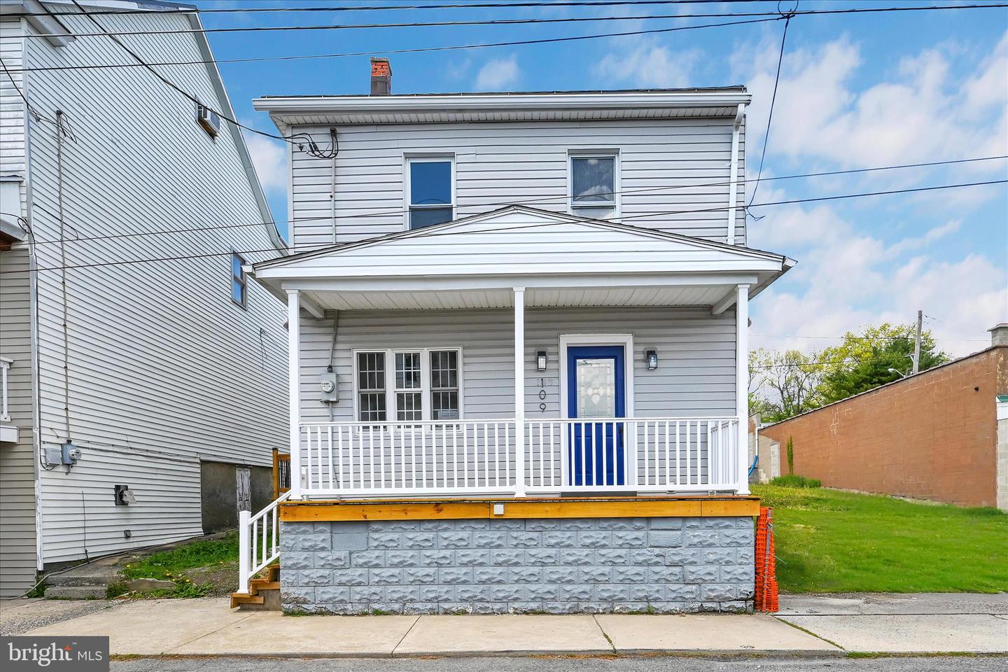109 W North St