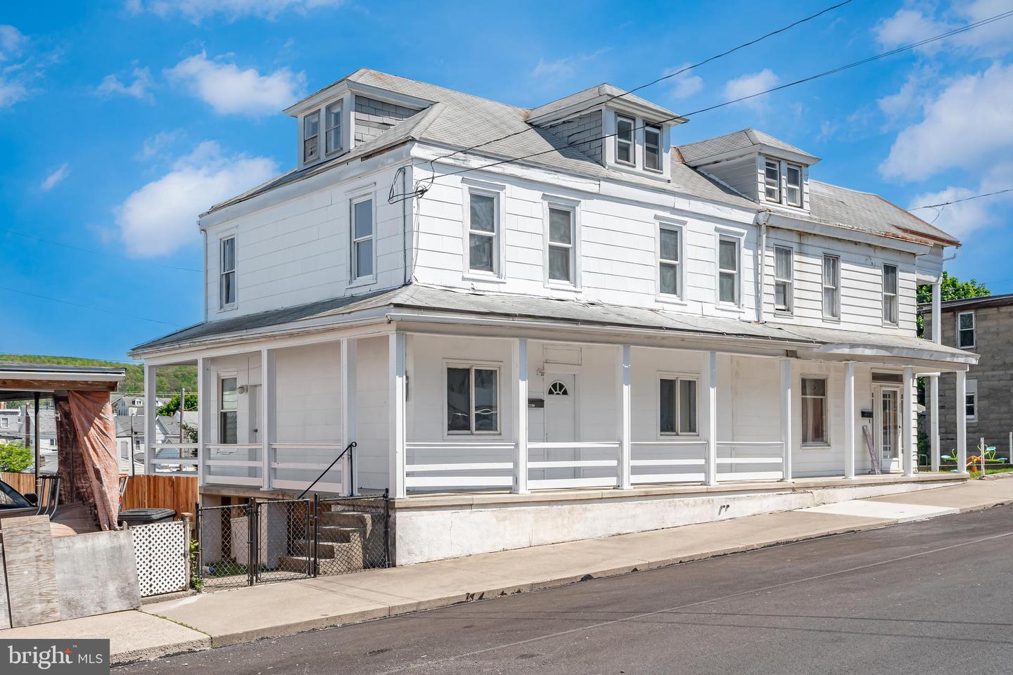 335 W 6th Street