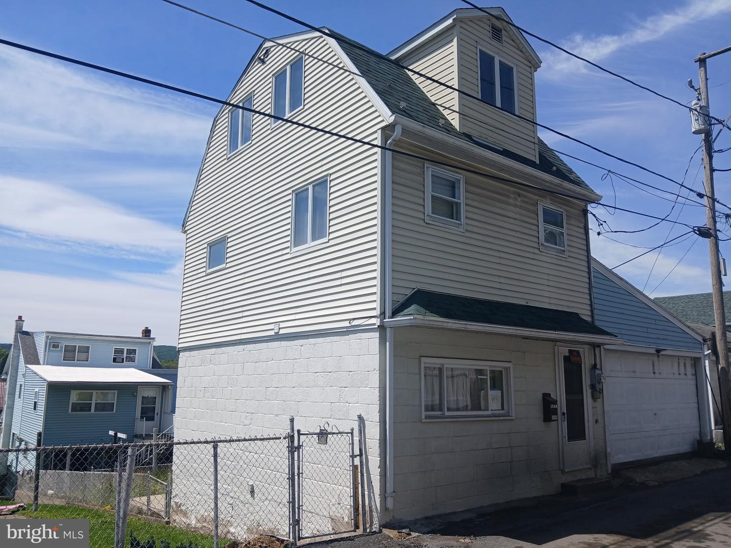 1548 W Independence Street