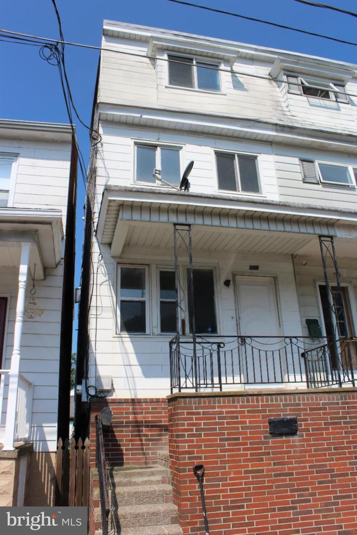 148 N Locust Street
