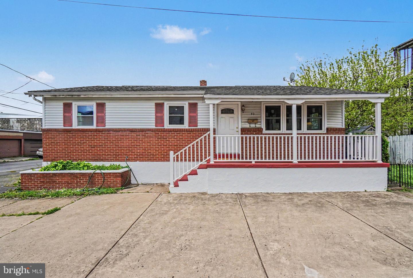 32 N Poplar Street