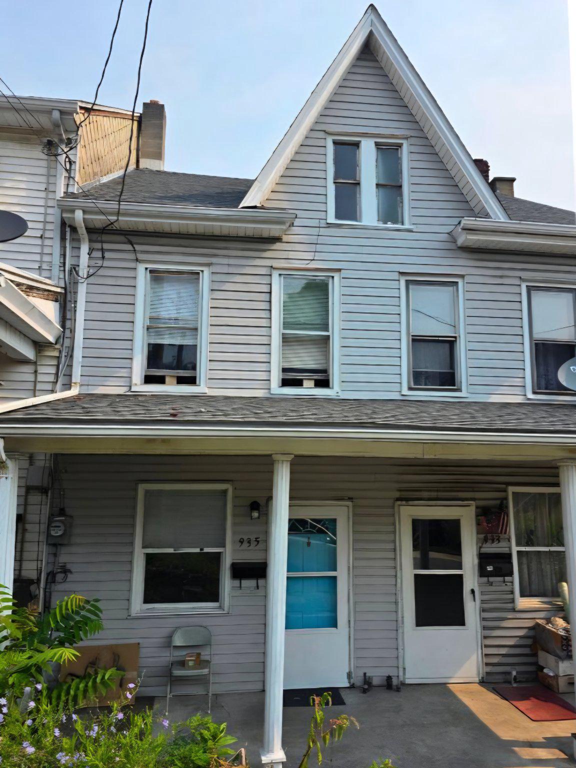 935 W Mulberry Street