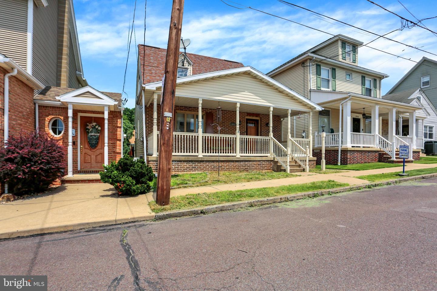 1048 Pine Street