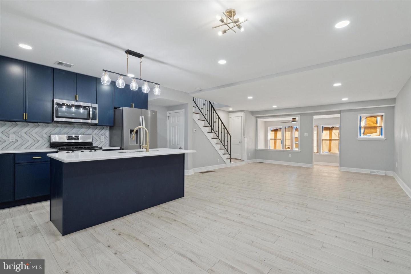 4650 Oakland Street, Philadelphia