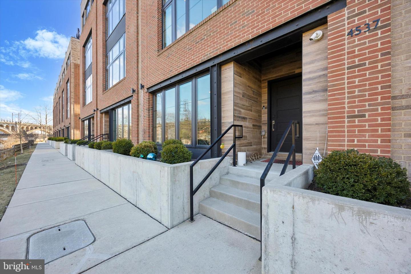 4537 Riverside Way, Philadelphia