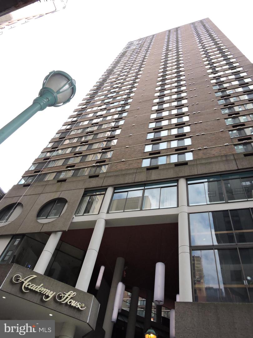 1420 Locust Street #20q