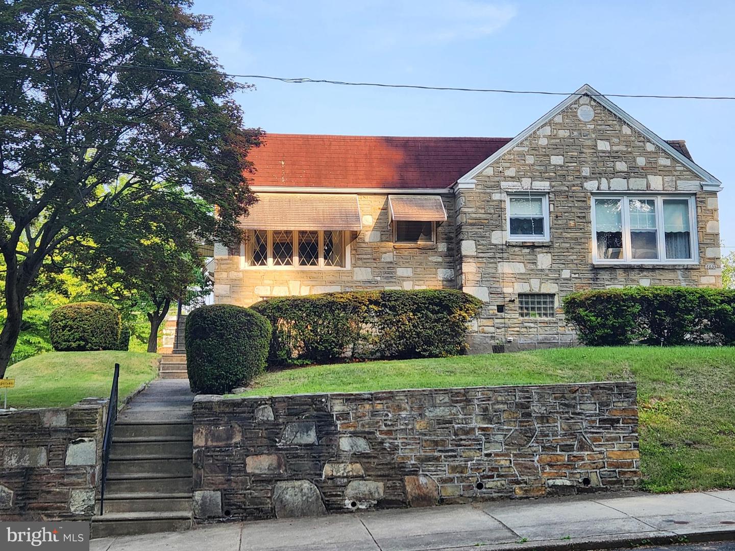 8835 Winchester Avenue, Philadelphia