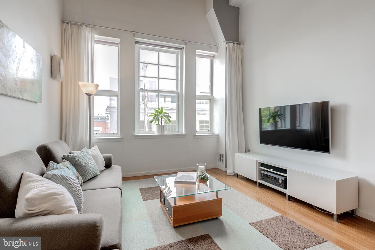 870 N 28th Street #201, Philadelphia