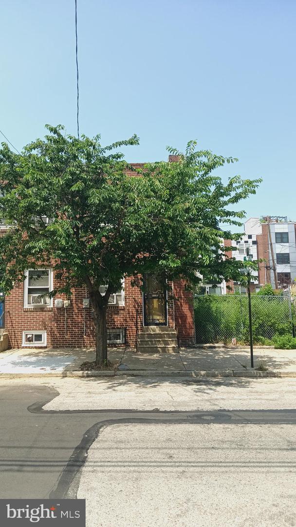 1519 W Thompson Street, Philadelphia