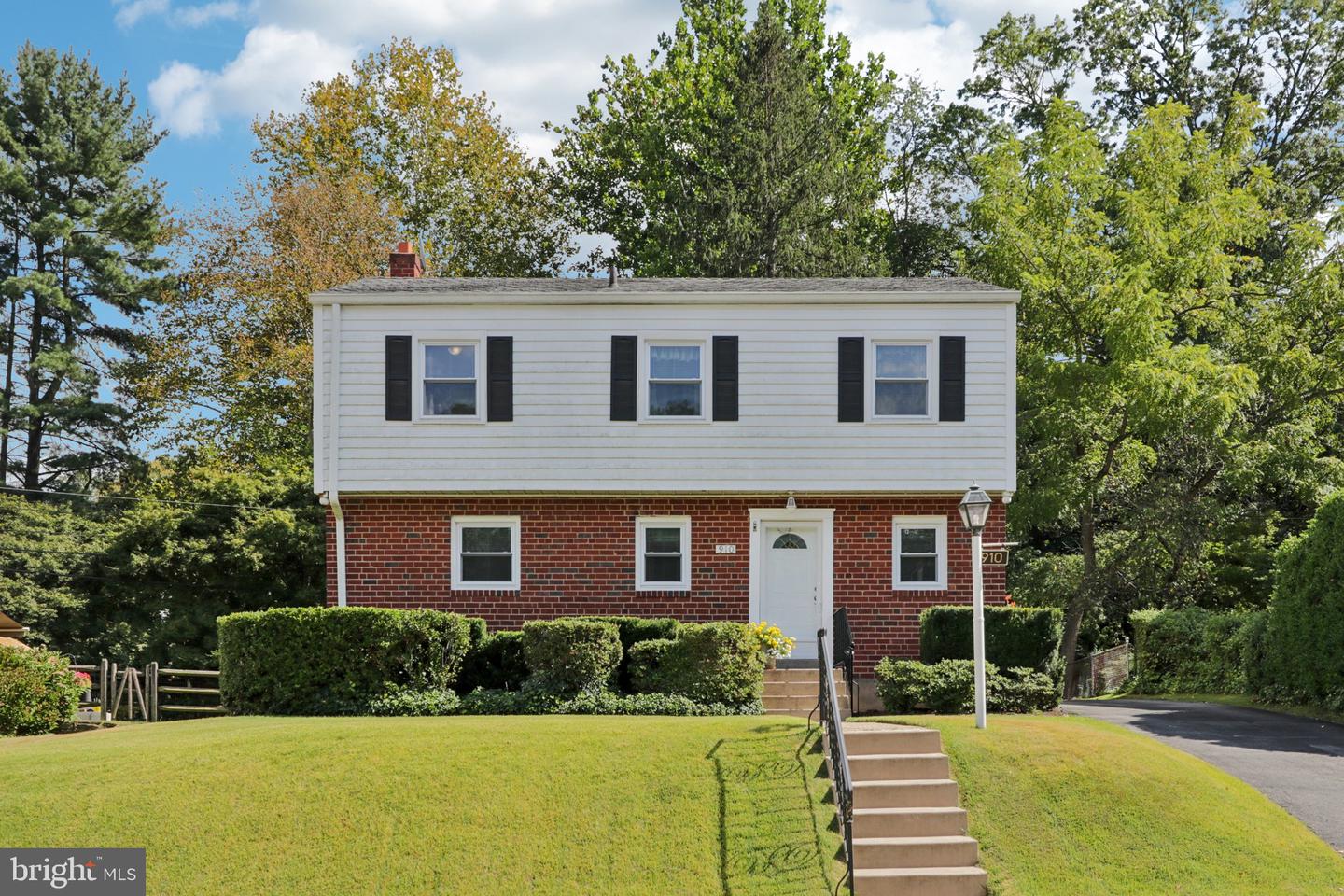 910 Glenroy Road, Philadelphia