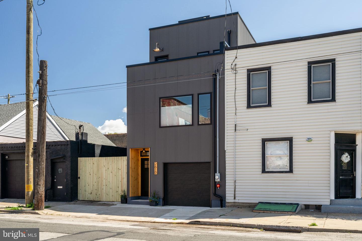 2613 E Tioga Street