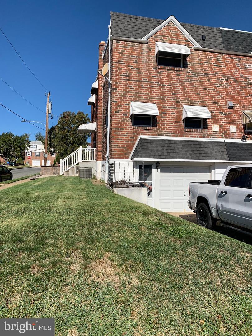8800 Danbury Street, Philadelphia