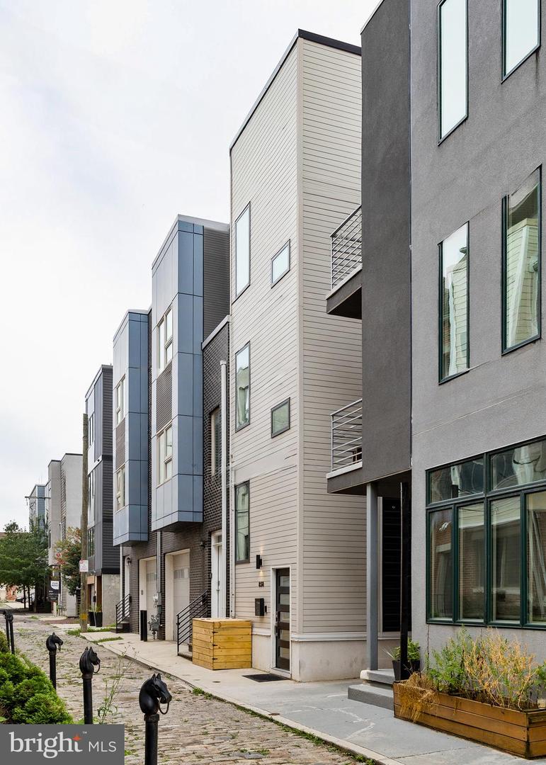 858 N Leithgow Street, Philadelphia
