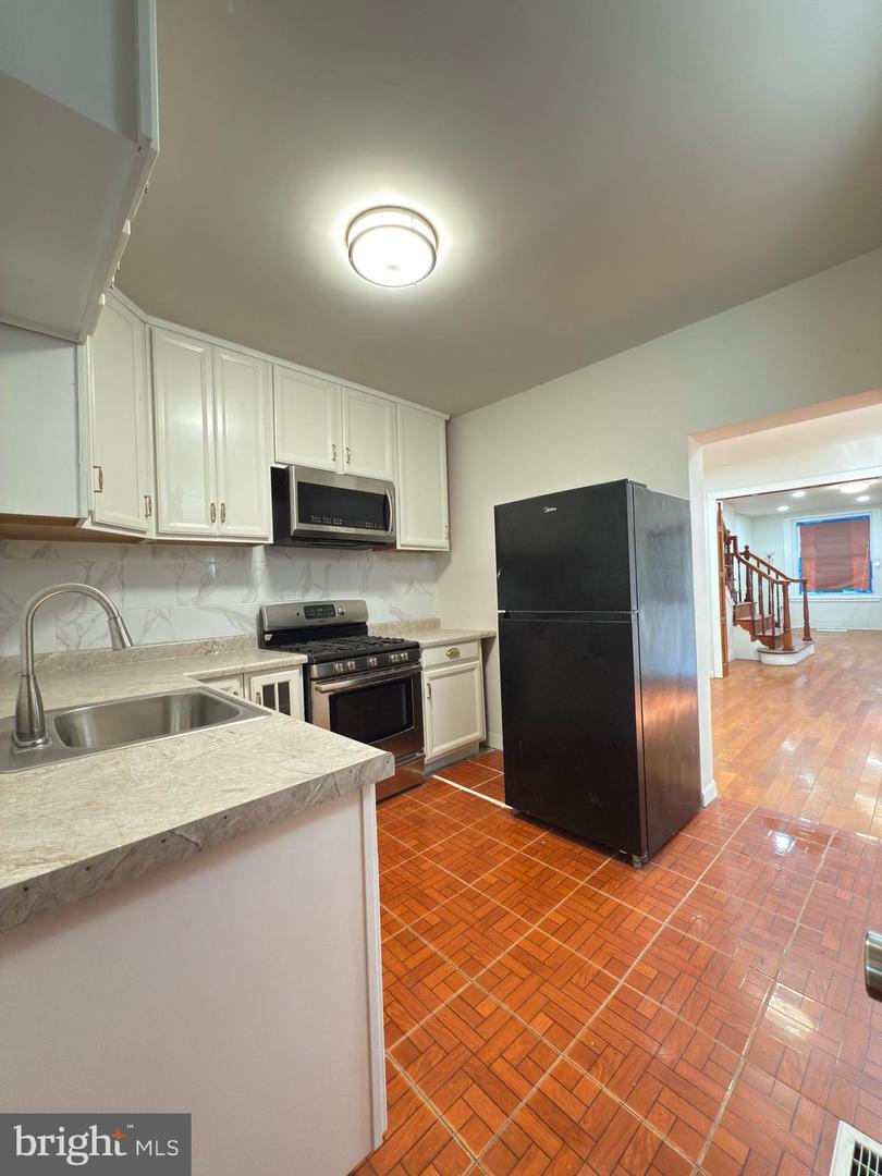1544 W Glenwood Avenue, Philadelphia