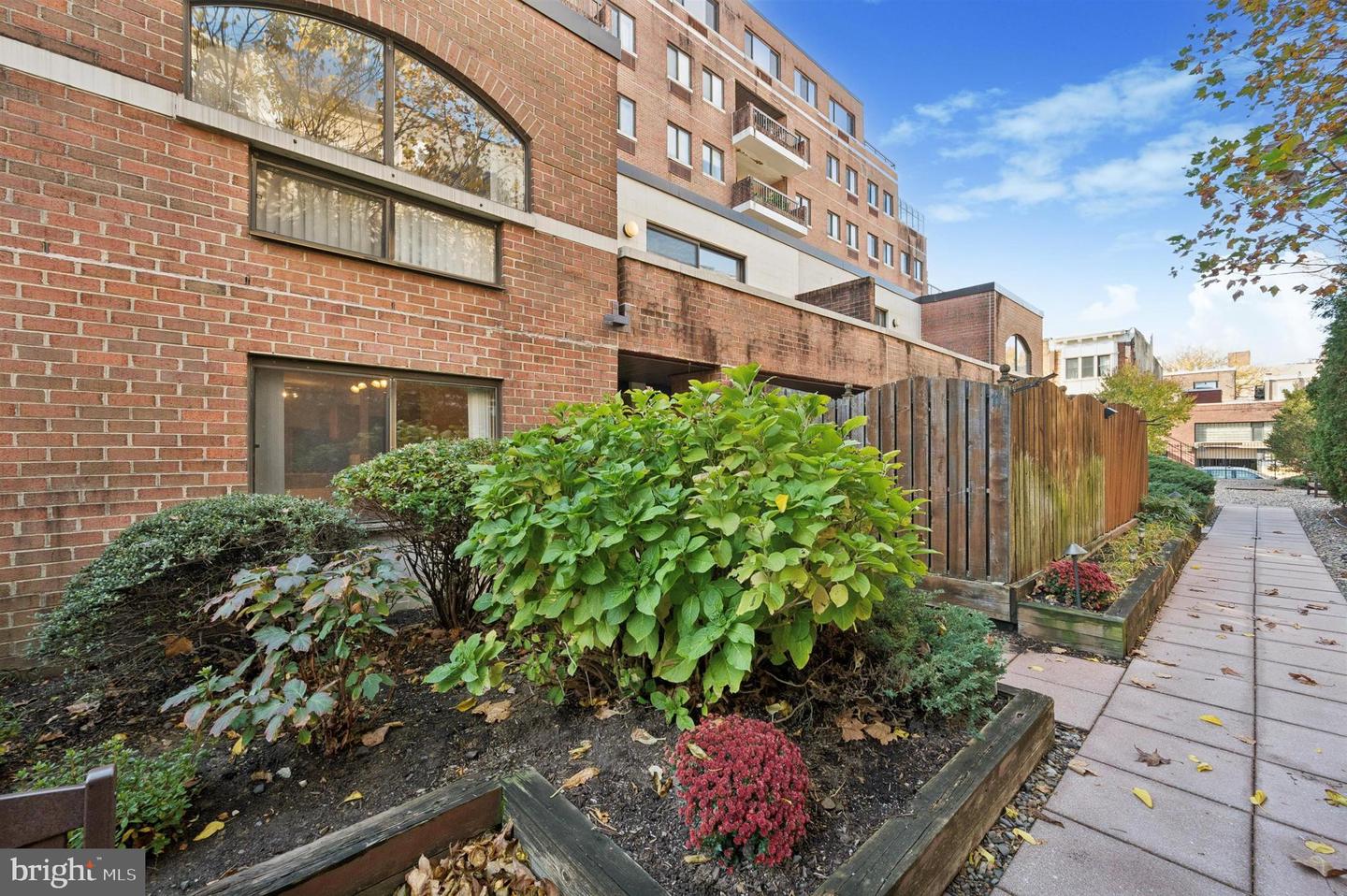 200 Lombard Street #gu11