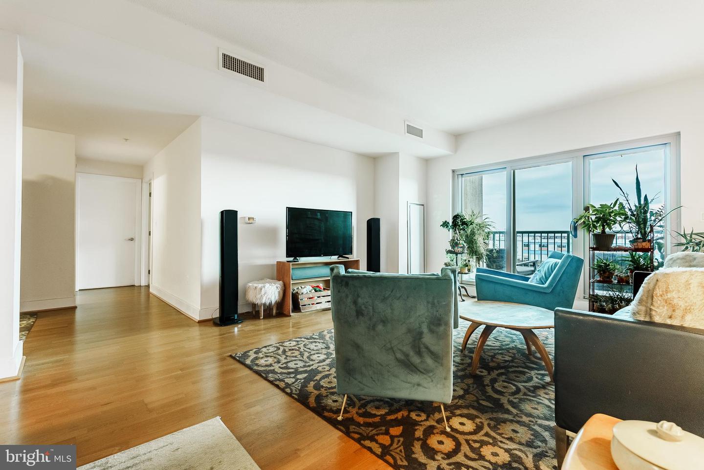 717 S Chris Columbus Boulevard #517