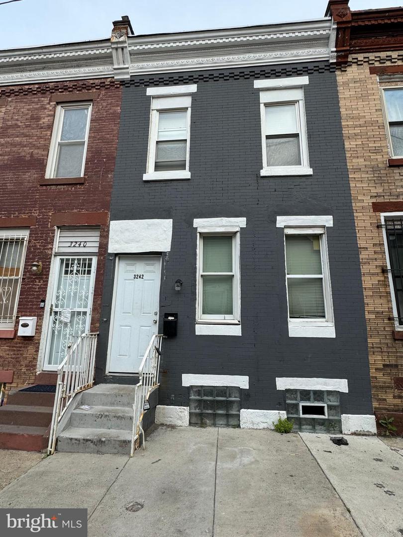 3242 N Randolph Street