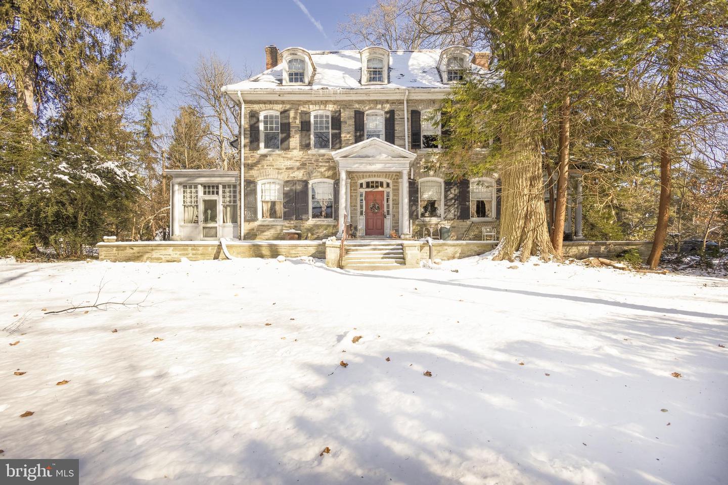 8221 Seminole Street, Philadelphia