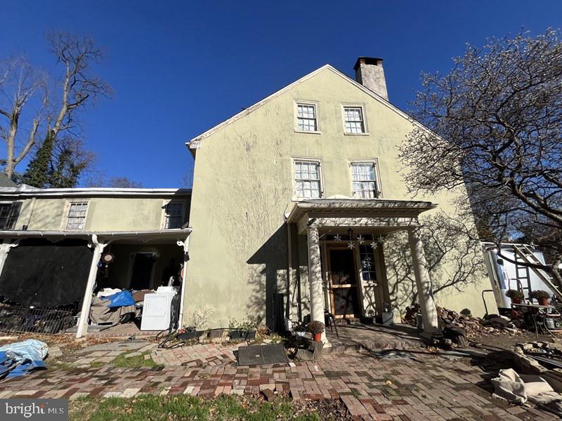 145 W Queen Ln