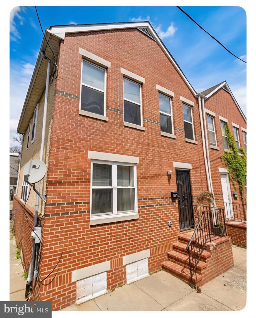 1915 Morse Street