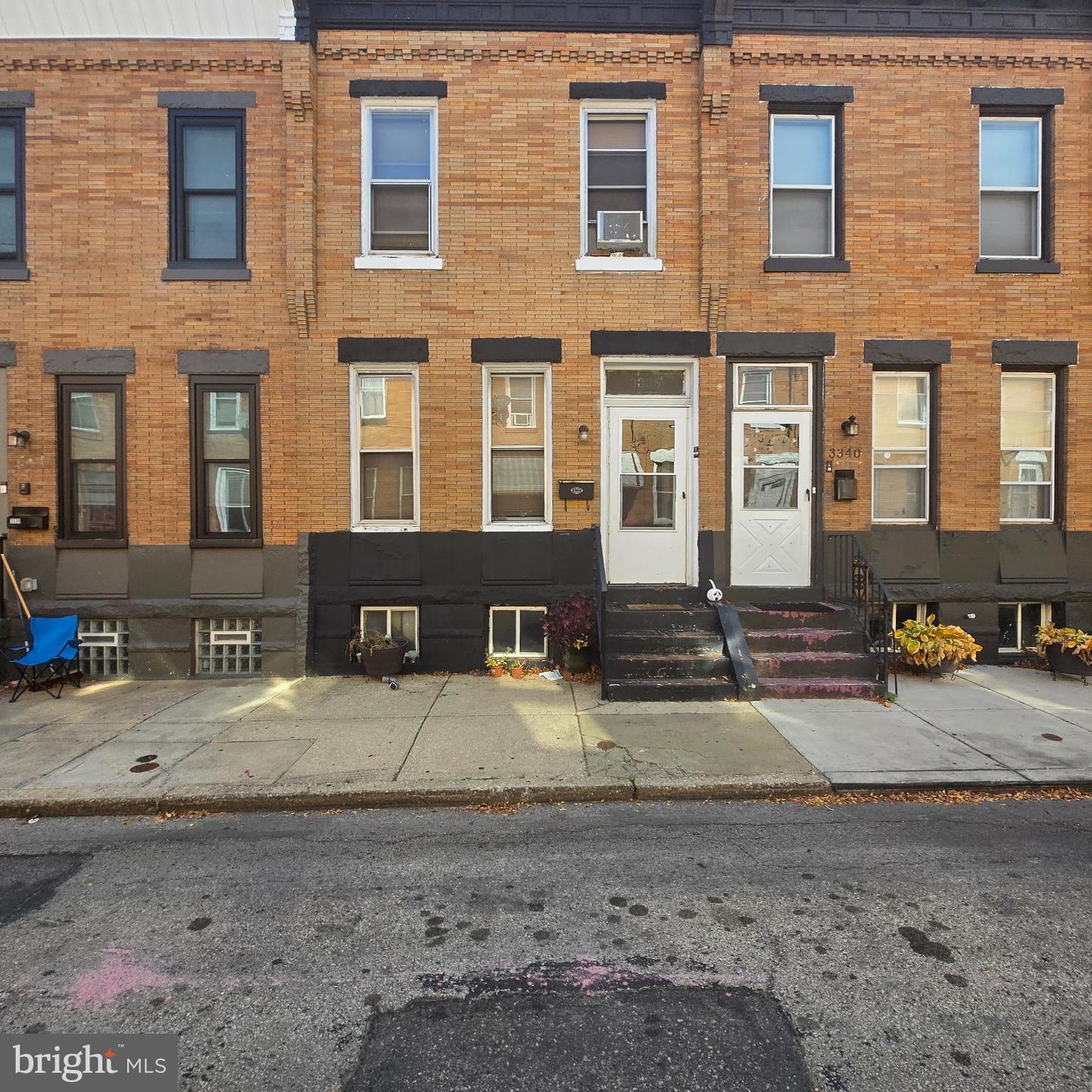 3338 W Sergeant Street