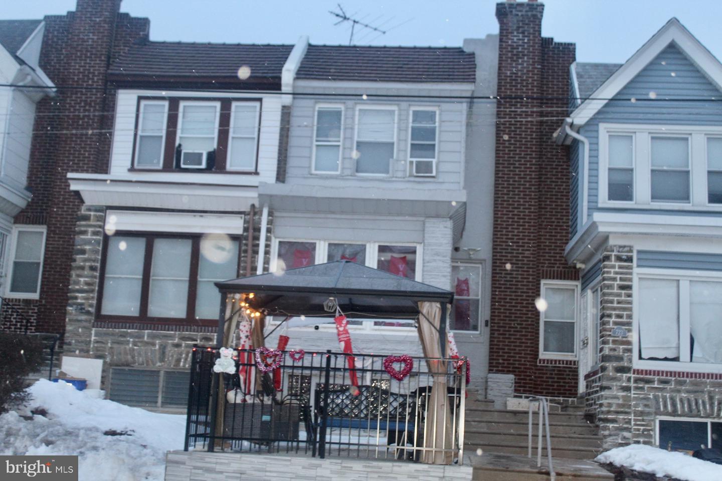 725 W Nedro Avenue
