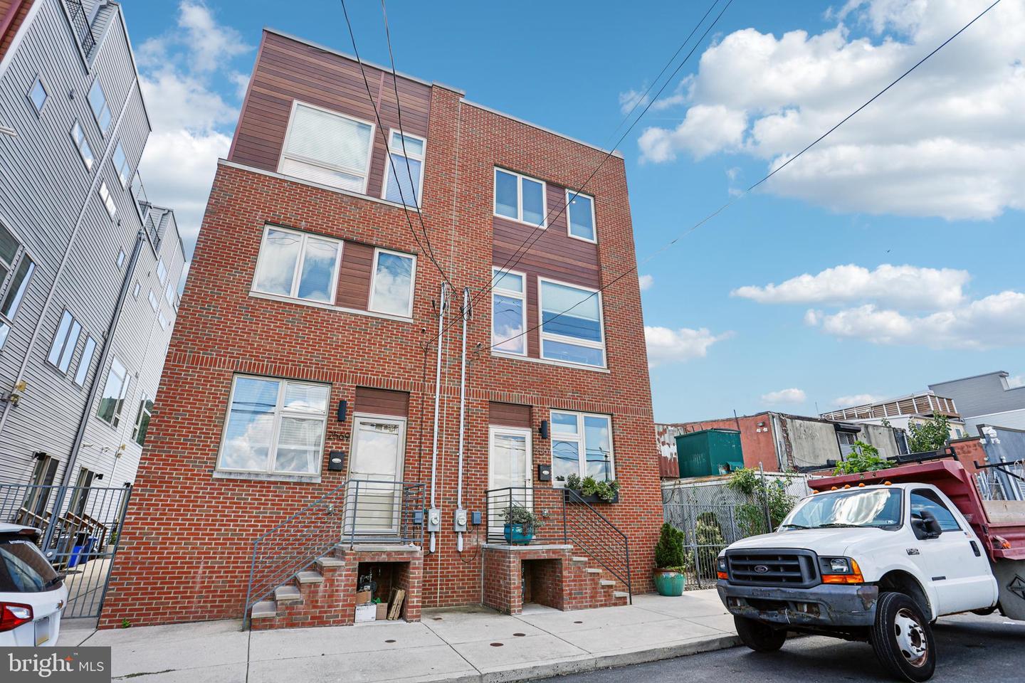 2567 E Thompson Street, Philadelphia