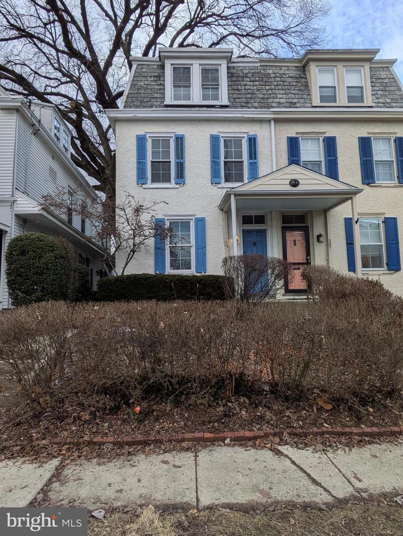 205 E Evergreen Avenue