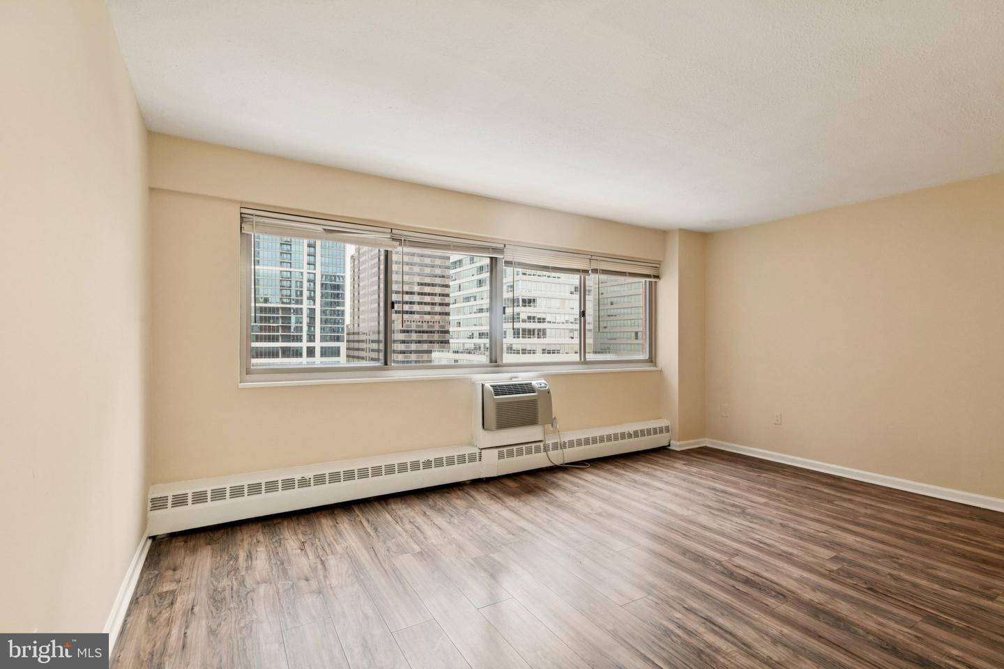 2101 Chestnut Street #922