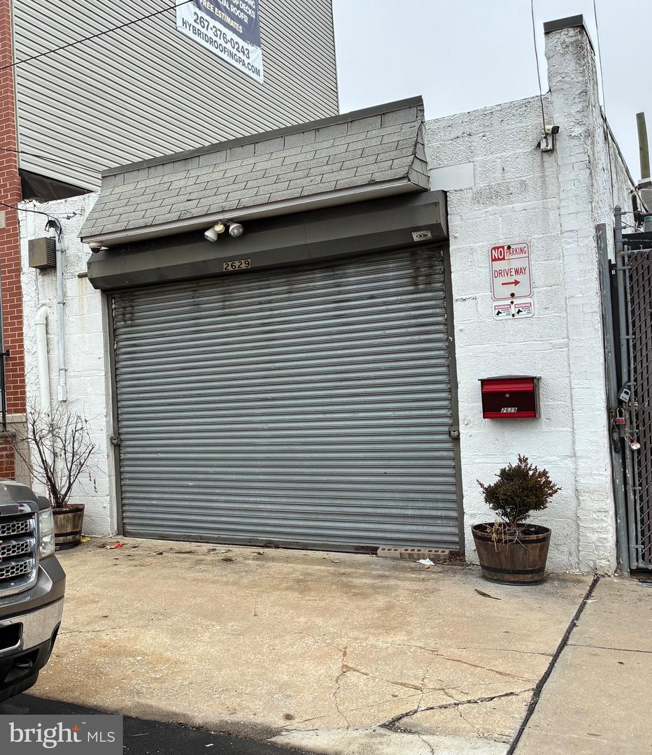 2629 E Hagert Street