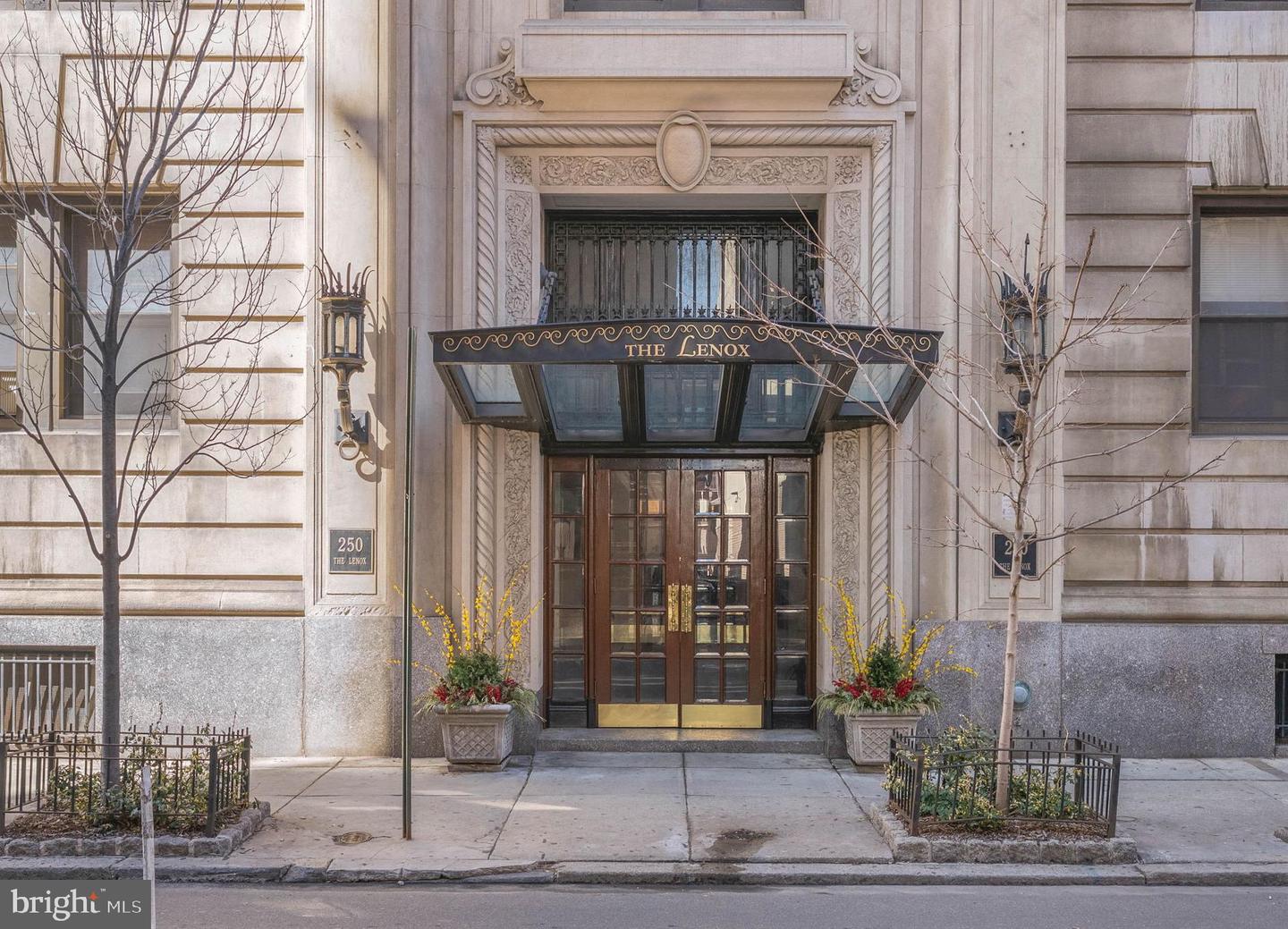 250 S 13th Street #12e