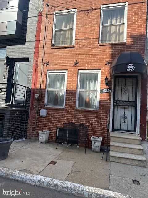 1749 W Seybert St