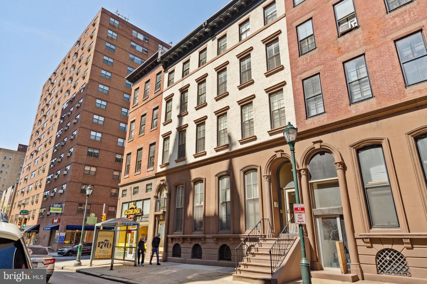 2049 Walnut Street #1r