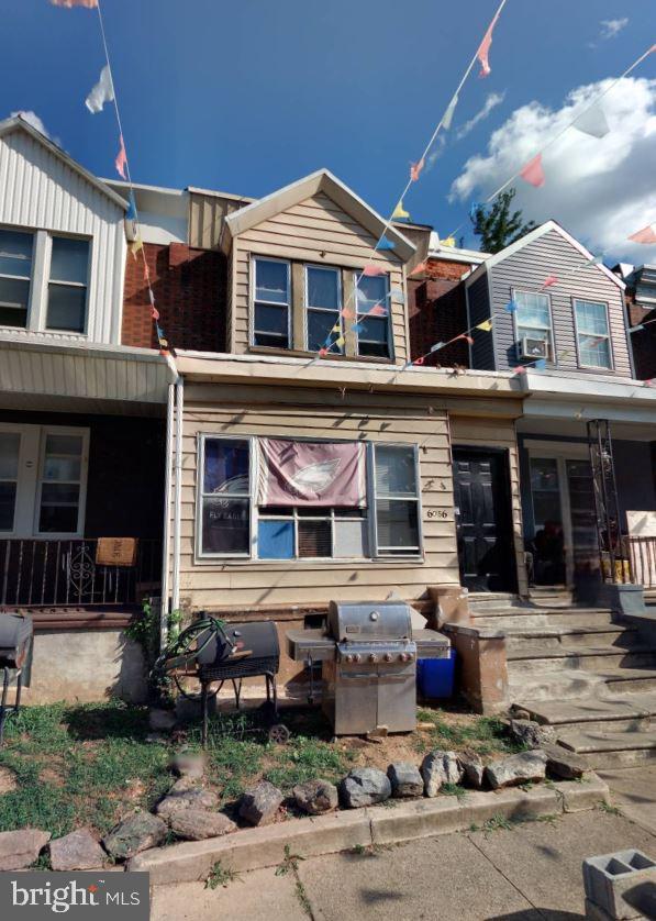 6056 Regent St
