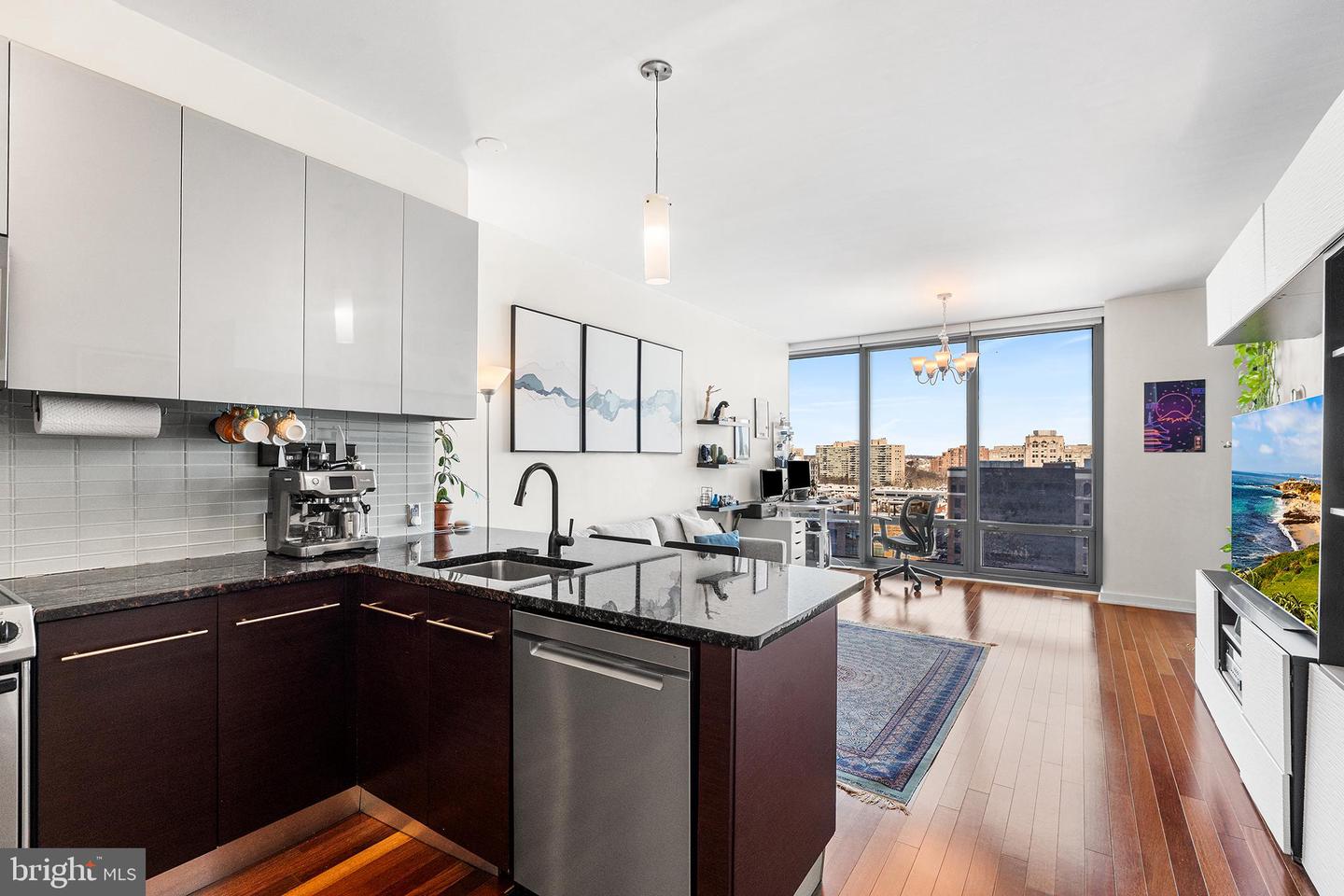 2101 Market Street #908
