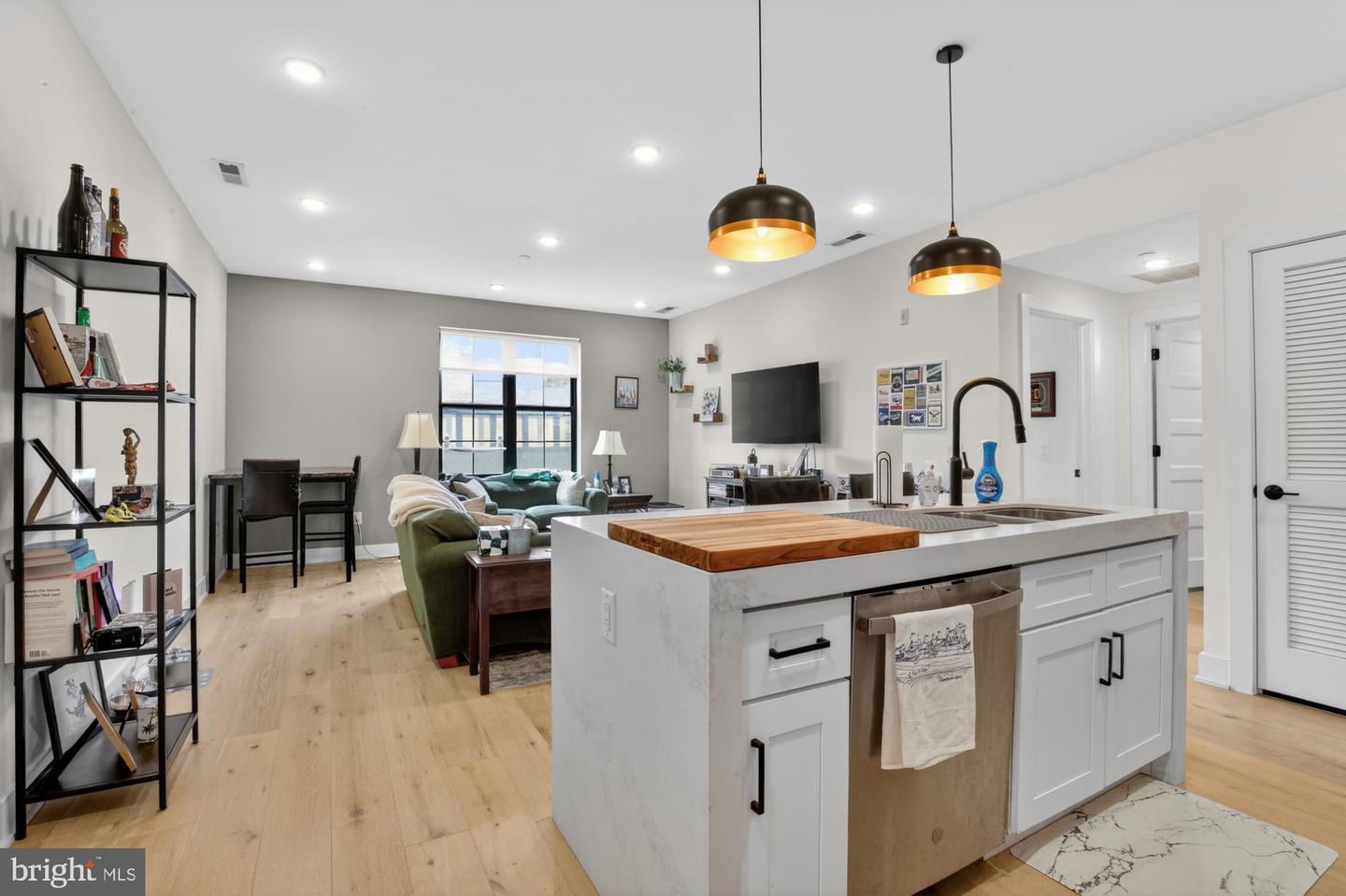 1232 N Front Street #3d