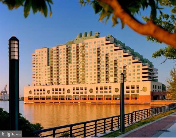 717 S Columbus Boulevard #406