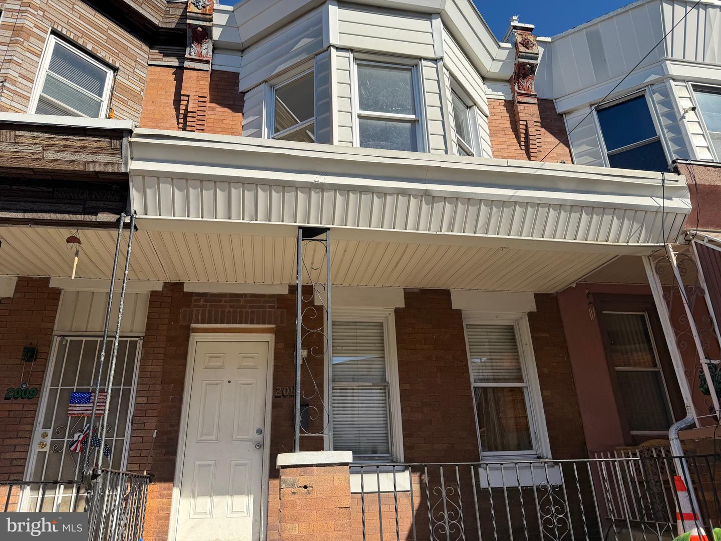 2011 E Cambria Street