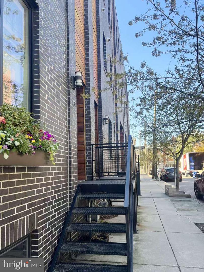 412 Moyer Street #11