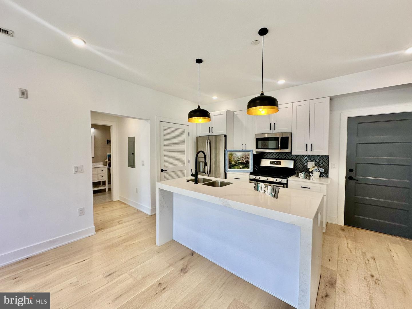 1232 N Front Street #2d