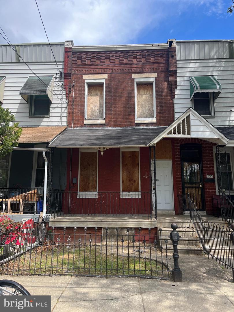 735 N Holly Street