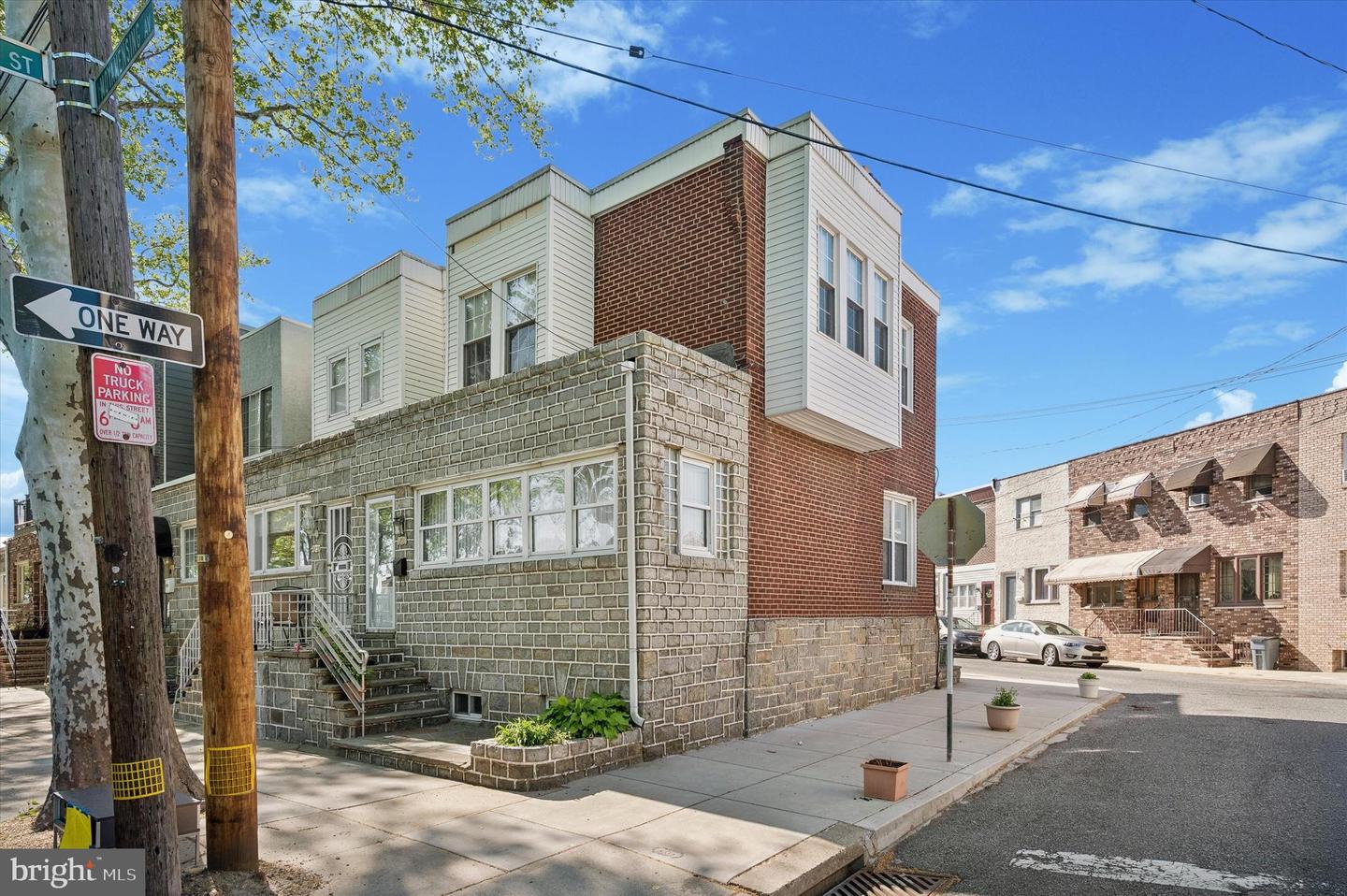 1735 W Moyamensing Avenue, Philadelphia