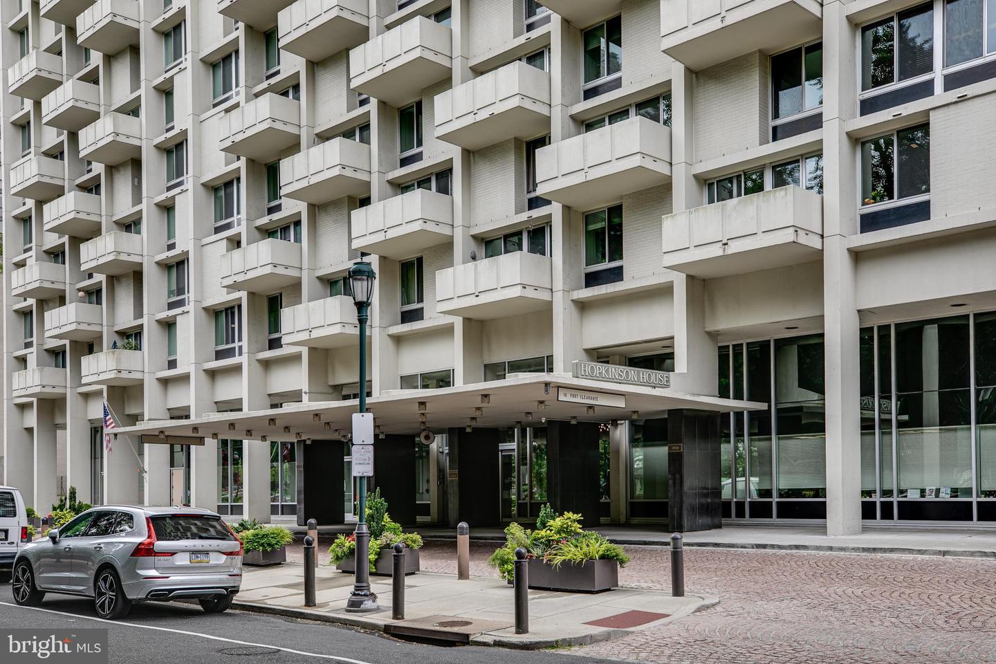 604 S Washington Square #3105